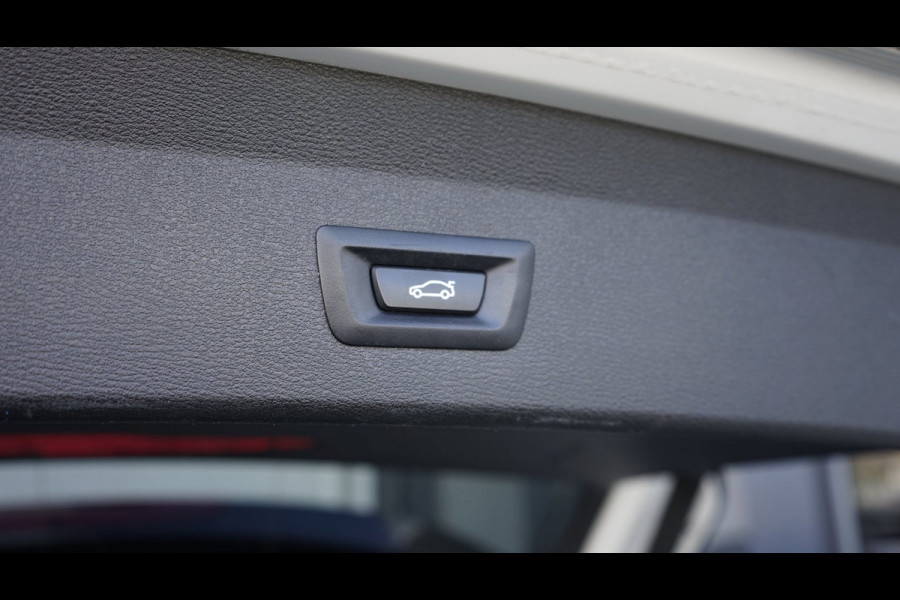 BMW X1 SDrive20i M Sport Shadowline CAMERA-CLIMA-CRUISE-FULL LED-HEADUP-LEDER-NAVIGATIE-PANORAMA-STOELVERWARMING-TREKHAAK