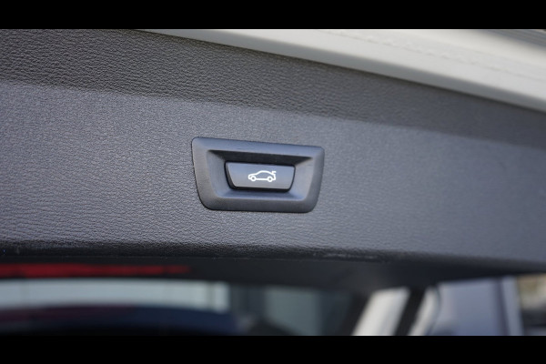 BMW X1 SDrive20i M Sport Shadowline CAMERA-CLIMA-CRUISE-FULL LED-HEADUP-LEDER-NAVIGATIE-PANORAMA-STOELVERWARMING-TREKHAAK