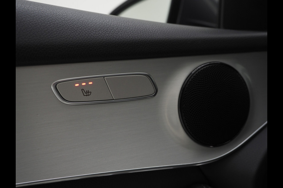 Mercedes-Benz GLC 300e 4MATIC AMG | Panoramadak | 360 | Leder | Virtual | Stoelverwarming | Dodehoek | LED