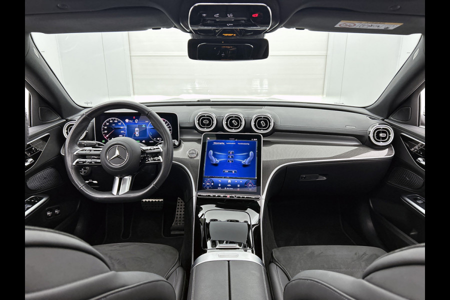 Mercedes-Benz C-Klasse 300 e Business Solution AMG AMG Line | Panorama Schuif-Kanteldak | Distronic | Lederen bekleding | Alarm | Parkeerpakket met 360°-camera | 20 Inch AMG Velgen. Inclusief 24 maanden Mercedes-Benz Certified garantie voor Europa.