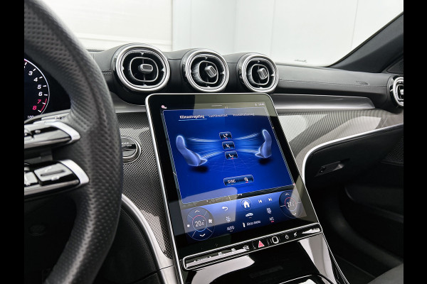 Mercedes-Benz C-Klasse 300 e Business Solution AMG AMG Line | Panorama Schuif-Kanteldak | Distronic | Lederen bekleding | Alarm | Parkeerpakket met 360°-camera | 20 Inch AMG Velgen. Inclusief 24 maanden Mercedes-Benz Certified garantie voor Europa.