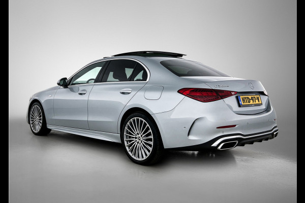 Mercedes-Benz C-Klasse 300 e Business Solution AMG AMG Line | Panorama Schuif-Kanteldak | Distronic | Lederen bekleding | Alarm | Parkeerpakket met 360°-camera | 20 Inch AMG Velgen. Inclusief 24 maanden Mercedes-Benz Certified garantie voor Europa.