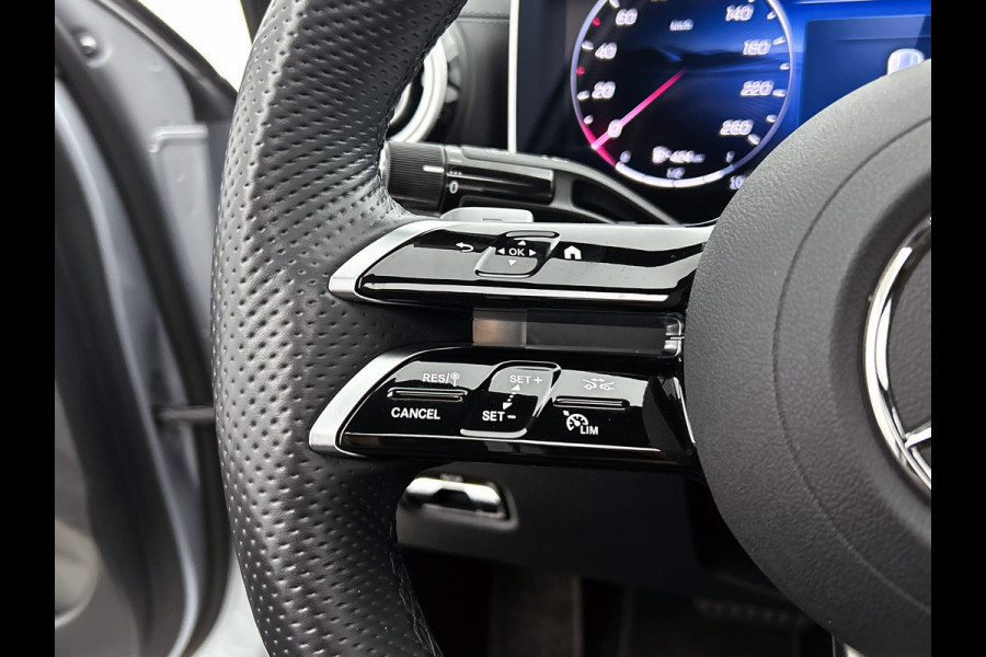 Mercedes-Benz C-Klasse 300 e Business Solution AMG AMG Line | Panorama Schuif-Kanteldak | Distronic | Lederen bekleding | Alarm | Parkeerpakket met 360°-camera | 20 Inch AMG Velgen. Inclusief 24 maanden Mercedes-Benz Certified garantie voor Europa.