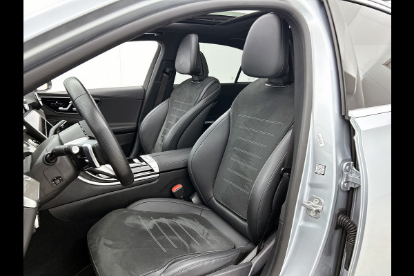 Mercedes-Benz C-Klasse 300 e Business Solution AMG AMG Line | Panorama Schuif-Kanteldak | Distronic | Lederen bekleding | Alarm | Parkeerpakket met 360°-camera | 20 Inch AMG Velgen. Inclusief 24 maanden Mercedes-Benz Certified garantie voor Europa.