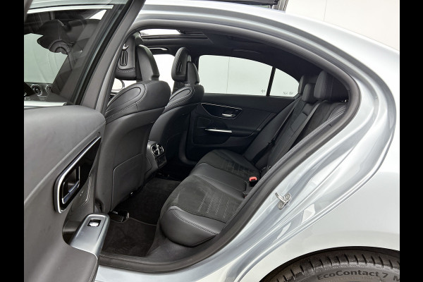 Mercedes-Benz C-Klasse 300 e Business Solution AMG AMG Line | Panorama Schuif-Kanteldak | Distronic | Lederen bekleding | Alarm | Parkeerpakket met 360°-camera | 20 Inch AMG Velgen. Inclusief 24 maanden Mercedes-Benz Certified garantie voor Europa.