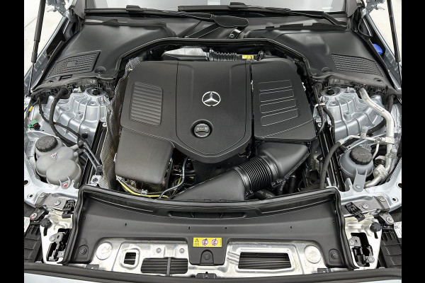 Mercedes-Benz C-Klasse 300 e Business Solution AMG AMG Line | Panorama Schuif-Kanteldak | Distronic | Lederen bekleding | Alarm | Parkeerpakket met 360°-camera | 20 Inch AMG Velgen. Inclusief 24 maanden Mercedes-Benz Certified garantie voor Europa.