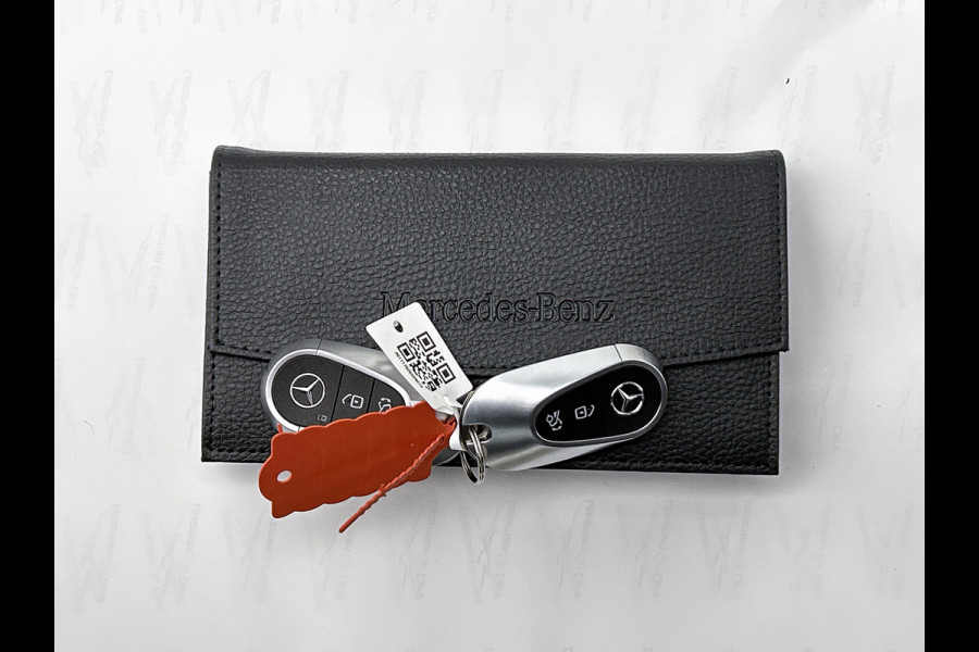 Mercedes-Benz C-Klasse 300 e Business Solution AMG AMG Line | Panorama Schuif-Kanteldak | Distronic | Lederen bekleding | Alarm | Parkeerpakket met 360°-camera | 20 Inch AMG Velgen. Inclusief 24 maanden Mercedes-Benz Certified garantie voor Europa.