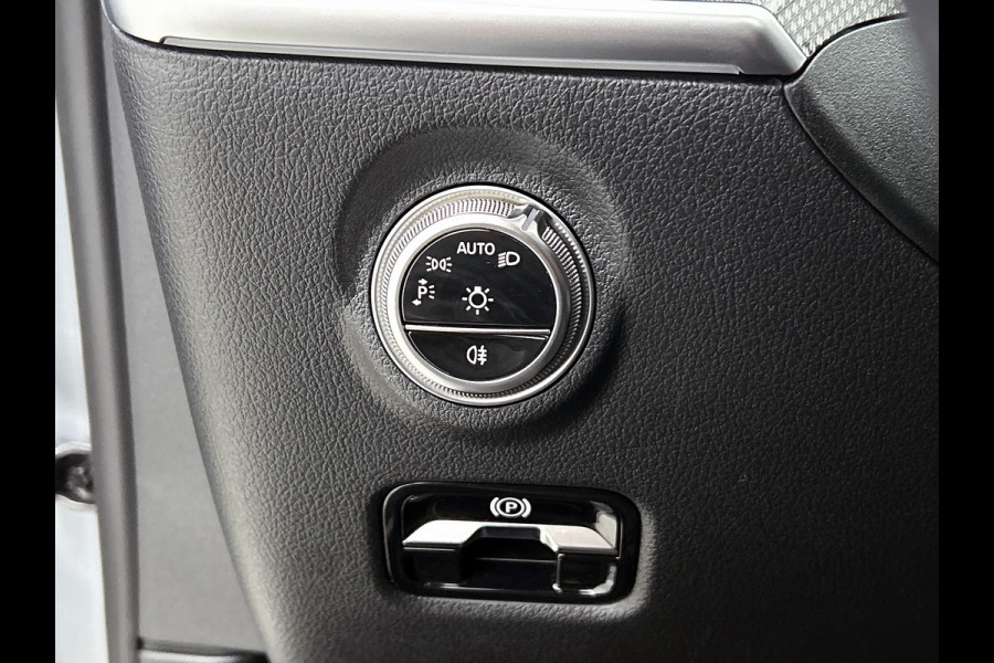 Mercedes-Benz C-Klasse 300 e Business Solution AMG AMG Line | Panorama Schuif-Kanteldak | Distronic | Lederen bekleding | Alarm | Parkeerpakket met 360°-camera | 20 Inch AMG Velgen. Inclusief 24 maanden Mercedes-Benz Certified garantie voor Europa.