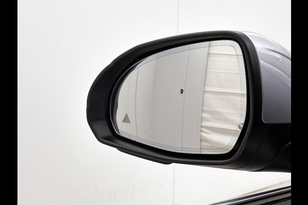 Mercedes-Benz C-Klasse 300 e Business Solution AMG AMG Line | Panorama Schuif-Kanteldak | Distronic | Lederen bekleding | Alarm | Parkeerpakket met 360°-camera | 20 Inch AMG Velgen. Inclusief 24 maanden Mercedes-Benz Certified garantie voor Europa.