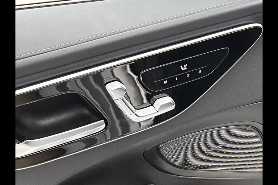 Mercedes-Benz C-Klasse 300 e Business Solution AMG AMG Line | Panorama Schuif-Kanteldak | Distronic | Lederen bekleding | Alarm | Parkeerpakket met 360°-camera | 20 Inch AMG Velgen. Inclusief 24 maanden Mercedes-Benz Certified garantie voor Europa.