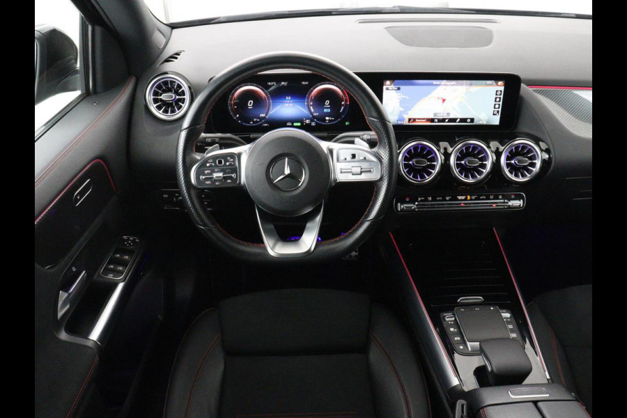 Mercedes-Benz GLA 250e AMG Night | Adaptive cruise | Stoelverwarming | Camera | Half leder | Park Assist | Leder/Alcantara | Widescreen | Sfeerverlichting | Climate control | PHEV | Plug In