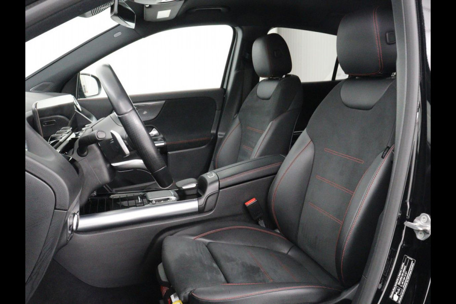Mercedes-Benz GLA 250e AMG Night | Adaptive cruise | Stoelverwarming | Camera | Half leder | Park Assist | Leder/Alcantara | Widescreen | Sfeerverlichting | Climate control | PHEV | Plug In