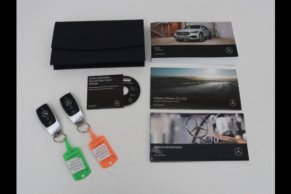 Mercedes-Benz GLA 250e AMG Night | Adaptive cruise | Stoelverwarming | Camera | Half leder | Park Assist | Leder/Alcantara | Widescreen | Sfeerverlichting | Climate control | PHEV | Plug In