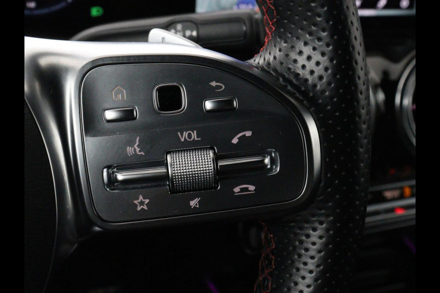 Mercedes-Benz GLA 250e AMG Night | Adaptive cruise | Stoelverwarming | Camera | Half leder | Park Assist | Leder/Alcantara | Widescreen | Sfeerverlichting | Climate control | PHEV | Plug In