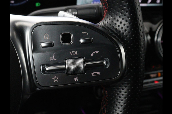 Mercedes-Benz GLA 250e AMG Night | Adaptive cruise | Stoelverwarming | Camera | Half leder | Park Assist | Leder/Alcantara | Widescreen | Sfeerverlichting | Climate control | PHEV | Plug In