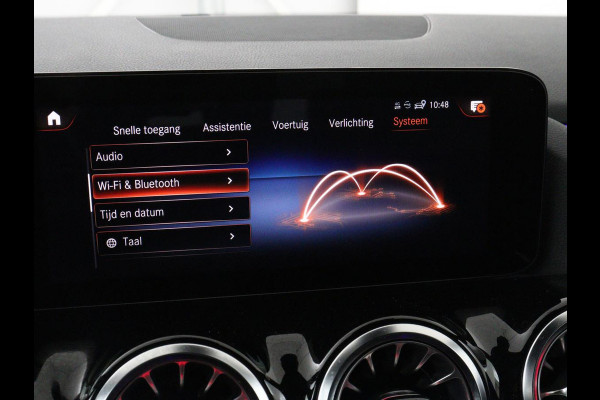 Mercedes-Benz GLA 250e AMG Night | Adaptive cruise | Stoelverwarming | Camera | Half leder | Park Assist | Leder/Alcantara | Widescreen | Sfeerverlichting | Climate control | PHEV | Plug In