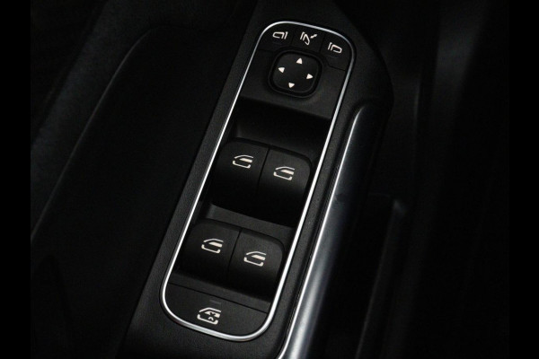 Mercedes-Benz GLA 250e AMG Night | Adaptive cruise | Stoelverwarming | Camera | Half leder | Park Assist | Leder/Alcantara | Widescreen | Sfeerverlichting | Climate control | PHEV | Plug In