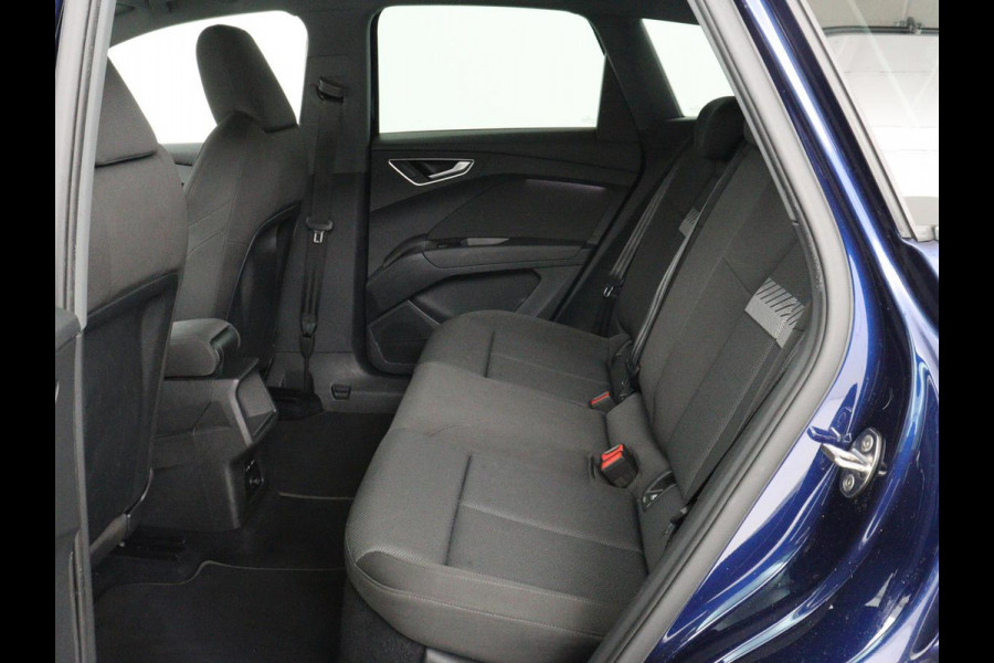 Audi Q4 e-tron 35 Launch edition Advanced 55 kWh | Warmtepomp | Stoelverwarming | Matrix LED | Carplay | Virtual Cockpit | Parkeerhulp | 19'' | Sportstoelen | Navigatie | Cruise control