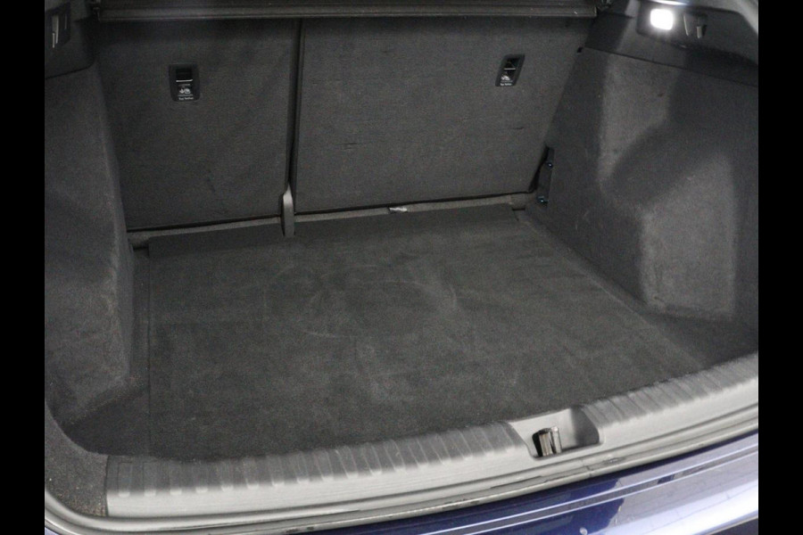 Audi Q4 e-tron 35 Launch edition Advanced 55 kWh | Warmtepomp | Stoelverwarming | Matrix LED | Carplay | Virtual Cockpit | Parkeerhulp | 19'' | Sportstoelen | Navigatie | Cruise control