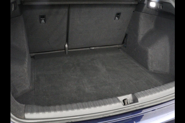 Audi Q4 e-tron 35 Launch edition Advanced 55 kWh | Warmtepomp | Stoelverwarming | Matrix LED | Carplay | Virtual Cockpit | Parkeerhulp | 19'' | Sportstoelen | Navigatie | Cruise control