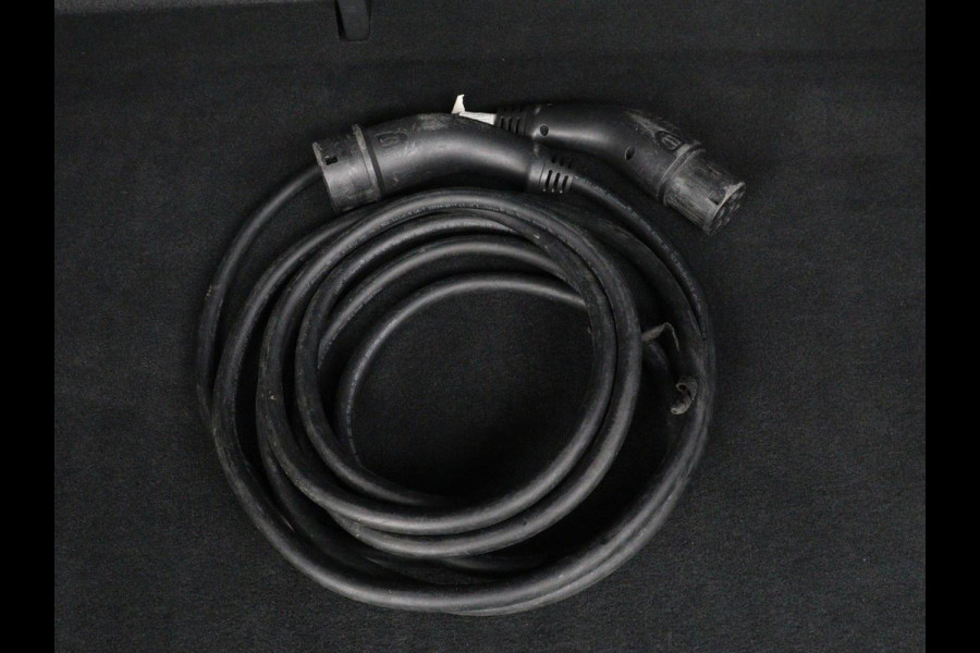 Audi Q4 e-tron 35 Launch edition Advanced 55 kWh | Warmtepomp | Stoelverwarming | Matrix LED | Carplay | Virtual Cockpit | Parkeerhulp | 19'' | Sportstoelen | Navigatie | Cruise control