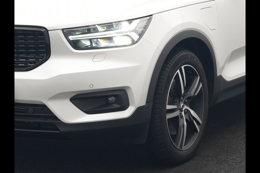 Volvo XC40 T5 Recharge R-Design PHEV 263pk Dealer O.H. | Adaptive Cruise | Camera | Lederen Sportstoelen Memory & Verwarmd | Apple Carplay | Stuur Verwarmd | 19"L.M | Virtual | Blis | Navigatie | DAB | Plug In Hybrid