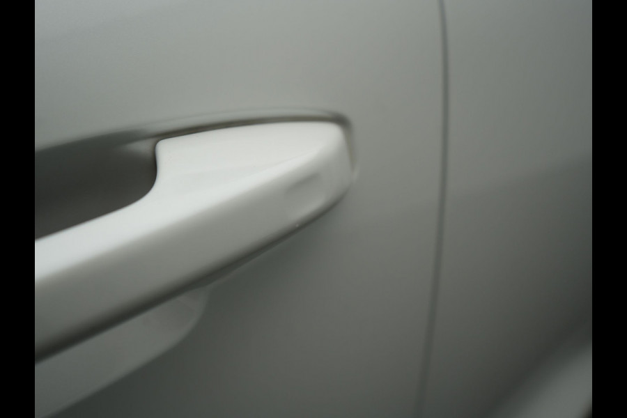 Volvo XC40 T5 Recharge R-Design PHEV 263pk Dealer O.H. | Adaptive Cruise | Camera | Lederen Sportstoelen Memory & Verwarmd | Apple Carplay | Stuur Verwarmd | 19"L.M | Virtual | Blis | Navigatie | DAB | Plug In Hybrid