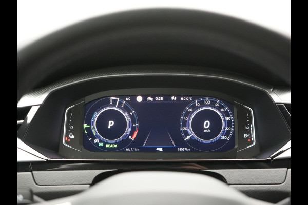Volkswagen Arteon Shooting Brake 1.4 TSI eHybrid R-Line PHEV 218pk Dealer O.H | Trekhaak Af Fabriek | Adaptive Cruise | 360 Camera | IQ Light | Alcantara Sportstoelen Message & Verwarmd | Blis | Apple Carplay | Navigatie | Virtual | DAB |  Plug In Hybrid