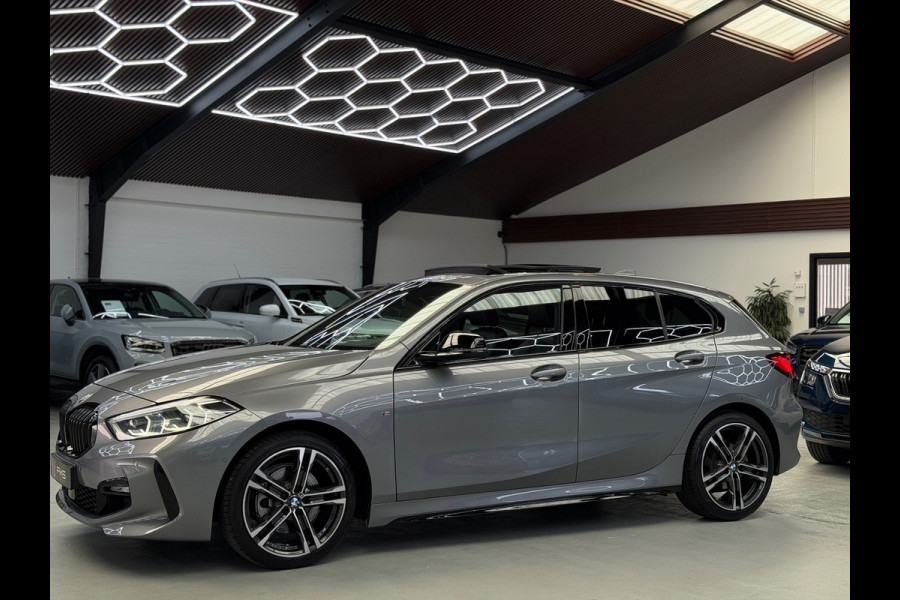BMW 1-serie 118i M-Pakket CarPlay Panorama