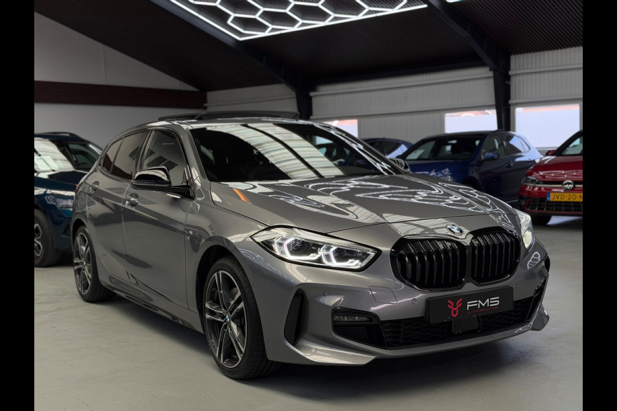 BMW 1-serie 118i M-Pakket CarPlay Panorama