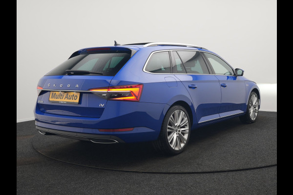 Škoda Superb Combi 1.4 TSI iV Laurin & Klemet PHEV 218pk Dealer O.H. | Trekhaak Af Fabriek | Panodak | Adaptive Cruise | 360 Camera | Lederen Sportstoelen Ventilatie & Memory & Massage | Canton Audio | Crystal LED | Stuur Verwarmd | Sfeerverlichting | Plug In