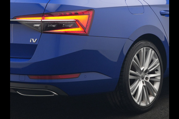 Škoda Superb Combi 1.4 TSI iV Laurin & Klemet PHEV 218pk Dealer O.H. | Trekhaak Af Fabriek | Panodak | Adaptive Cruise | 360 Camera | Lederen Sportstoelen Ventilatie & Memory & Massage | Canton Audio | Crystal LED | Stuur Verwarmd | Sfeerverlichting | Plug In
