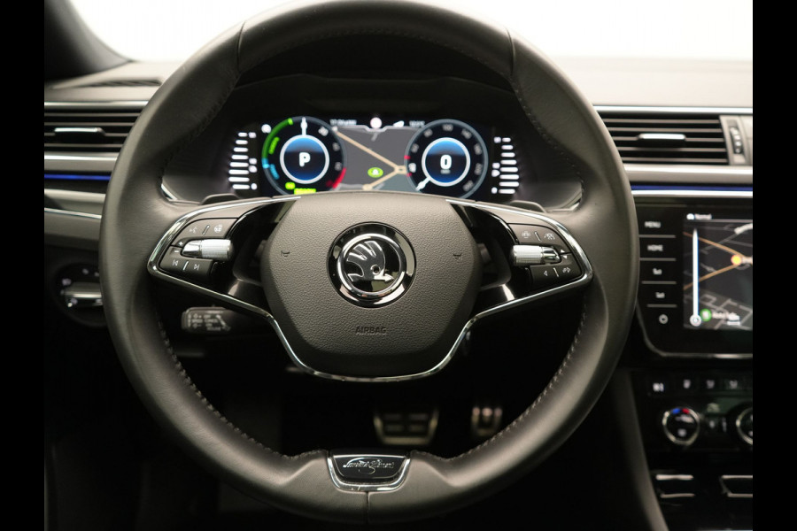 Škoda Superb Combi 1.4 TSI iV Laurin & Klemet PHEV 218pk Dealer O.H. | Trekhaak Af Fabriek | Panodak | Adaptive Cruise | 360 Camera | Lederen Sportstoelen Ventilatie & Memory & Massage | Canton Audio | Crystal LED | Stuur Verwarmd | Sfeerverlichting | Plug In