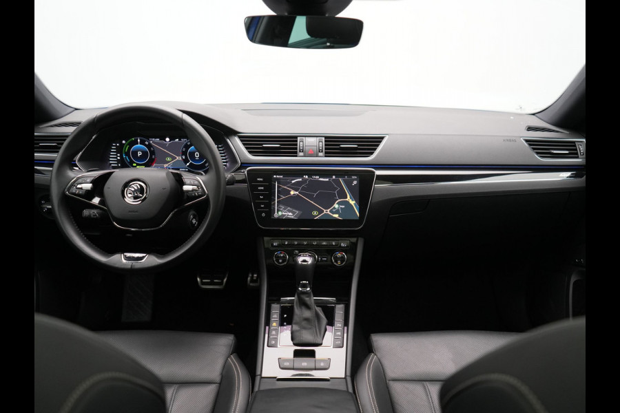 Škoda Superb Combi 1.4 TSI iV Laurin & Klemet PHEV 218pk Dealer O.H. | Trekhaak Af Fabriek | Panodak | Adaptive Cruise | 360 Camera | Lederen Sportstoelen Ventilatie & Memory & Massage | Canton Audio | Crystal LED | Stuur Verwarmd | Sfeerverlichting | Plug In
