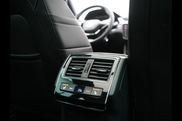 Škoda Superb Combi 1.4 TSI iV Laurin & Klemet PHEV 218pk Dealer O.H. | Trekhaak Af Fabriek | Panodak | Adaptive Cruise | 360 Camera | Lederen Sportstoelen Ventilatie & Memory & Massage | Canton Audio | Crystal LED | Stuur Verwarmd | Sfeerverlichting | Plug In