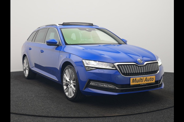 Škoda Superb Combi 1.4 TSI iV Laurin & Klemet PHEV 218pk Dealer O.H. | Trekhaak Af Fabriek | Panodak | Adaptive Cruise | 360 Camera | Lederen Sportstoelen Ventilatie & Memory & Massage | Canton Audio | Crystal LED | Stuur Verwarmd | Sfeerverlichting | Plug In