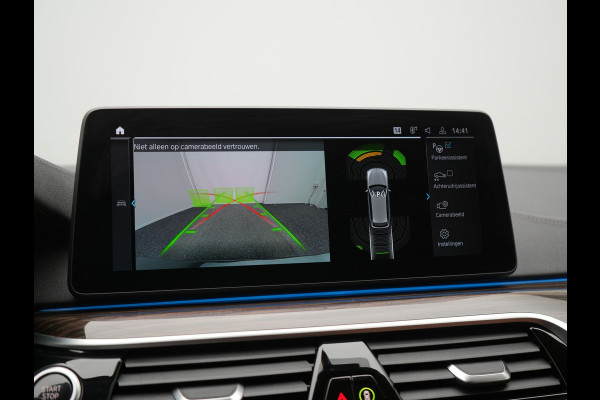 BMW 5 Serie Touring 530e Luxury Line PHEV 293pk Dealer O.H | Trekhaak Af Fabriek | Camera | Comfortstoelen Memory & Verwarmd | Cruise Control | Apple Carplay | Navigatie | Virtual | DAB | 18" L.M | BMW LED |  Plug In Hybrid