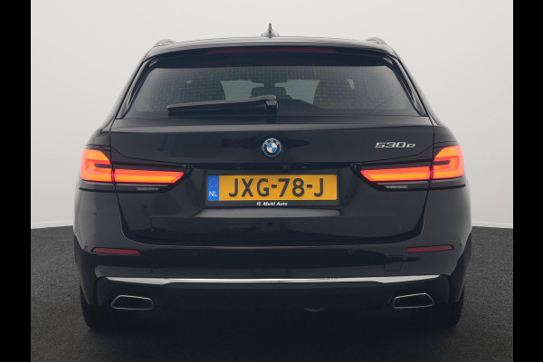 BMW 5 Serie Touring 530e Luxury Line PHEV 293pk Dealer O.H | Trekhaak Af Fabriek | Camera | Comfortstoelen Memory & Verwarmd | Cruise Control | Apple Carplay | Navigatie | Virtual | DAB | 18" L.M | BMW LED |  Plug In Hybrid
