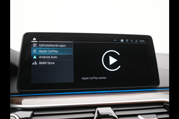 BMW 5 Serie Touring 530e Luxury Line PHEV 293pk Dealer O.H | Trekhaak Af Fabriek | Camera | Comfortstoelen Memory & Verwarmd | Cruise Control | Apple Carplay | Navigatie | Virtual | DAB | 18" L.M | BMW LED |  Plug In Hybrid