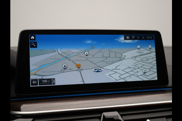 BMW 5 Serie Touring 530e Luxury Line PHEV 293pk Dealer O.H | Trekhaak Af Fabriek | Camera | Comfortstoelen Memory & Verwarmd | Cruise Control | Apple Carplay | Navigatie | Virtual | DAB | 18" L.M | BMW LED |  Plug In Hybrid