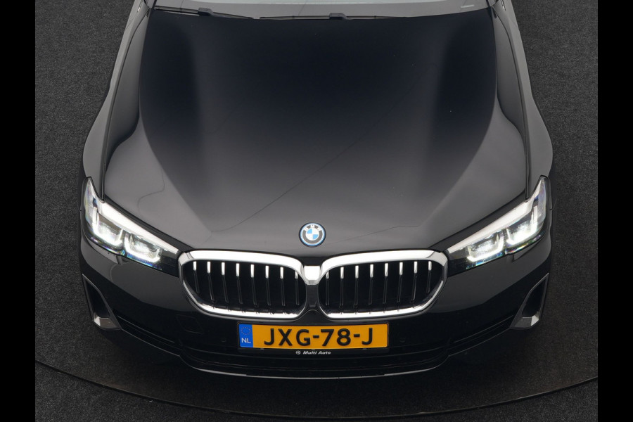 BMW 5 Serie Touring 530e Luxury Line PHEV 293pk Dealer O.H | Trekhaak Af Fabriek | Camera | Comfortstoelen Memory & Verwarmd | Cruise Control | Apple Carplay | Navigatie | Virtual | DAB | 18" L.M | BMW LED |  Plug In Hybrid