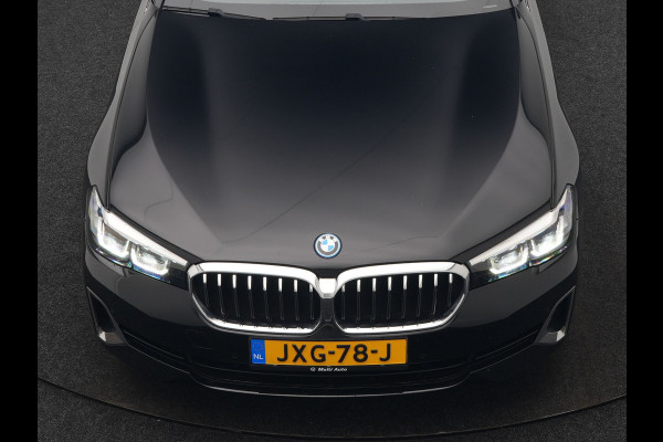 BMW 5 Serie Touring 530e Luxury Line PHEV 293pk Dealer O.H | Trekhaak Af Fabriek | Camera | Comfortstoelen Memory & Verwarmd | Cruise Control | Apple Carplay | Navigatie | Virtual | DAB | 18" L.M | BMW LED |  Plug In Hybrid