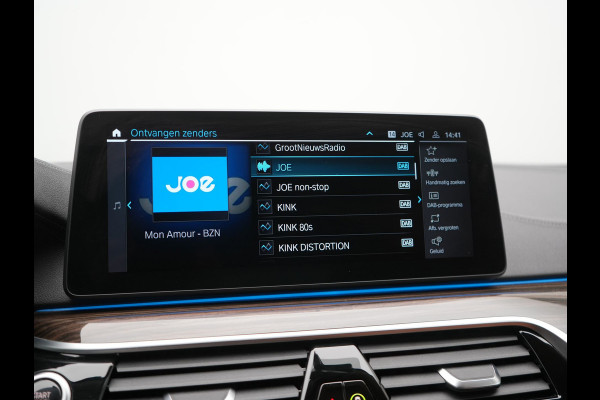 BMW 5 Serie Touring 530e Luxury Line PHEV 293pk Dealer O.H | Trekhaak Af Fabriek | Camera | Comfortstoelen Memory & Verwarmd | Cruise Control | Apple Carplay | Navigatie | Virtual | DAB | 18" L.M | BMW LED |  Plug In Hybrid