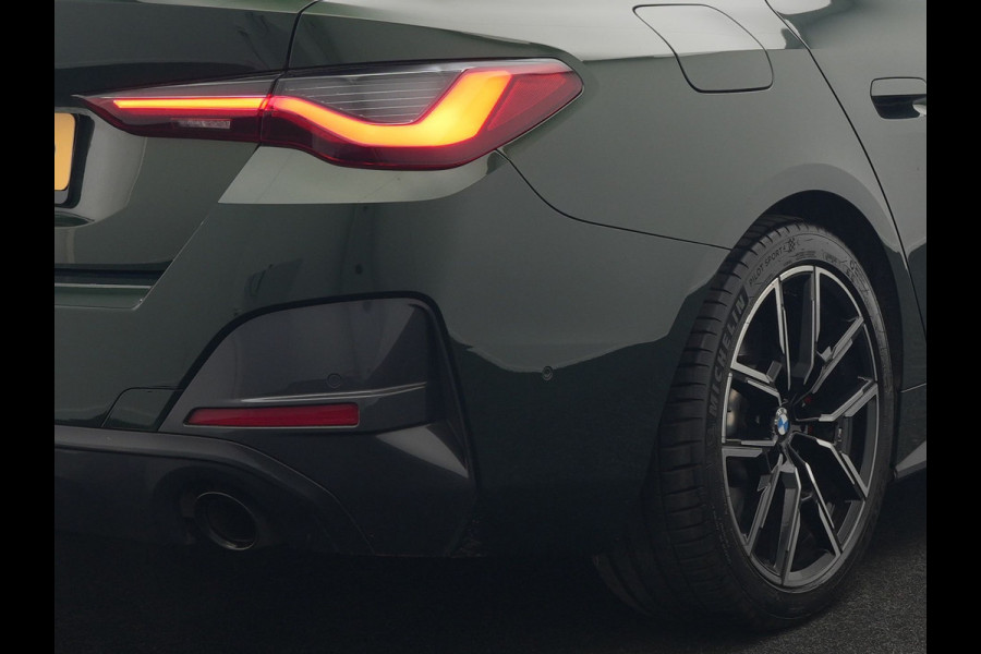 BMW 4 Serie Coupé 430i M Sport 245pk Dealer O.H Sanremo Green | Panodak | Lederen Competition Stoelen Memory & Verwarmd | Adaptive Onderstel | 360 Camera | Harman & Kardon | 19" L.M | Carbon | Apple Carplay | Navigatie | Blis | Virtual | DAB |
