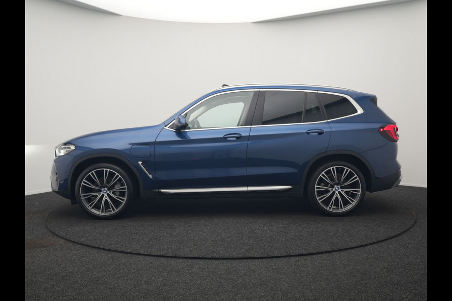 BMW X3 xDrive30e Business Edition Plus PHEV 293pk FACELIFT Dealer O.H. | Trekhaak Af Fabriek | Panodak | Head Up | Adaptive Cruise | Adaptief Onderstel | Lederen Sportstoelen Memory & Ventilatie | Camera | Keyless | Apple Carplay | Navigatie | Virtual | Plug In