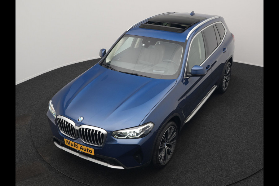 BMW X3 xDrive30e Business Edition Plus PHEV 293pk FACELIFT Dealer O.H. | Trekhaak Af Fabriek | Panodak | Head Up | Adaptive Cruise | Adaptief Onderstel | Lederen Sportstoelen Memory & Ventilatie | Camera | Keyless | Apple Carplay | Navigatie | Virtual | Plug In
