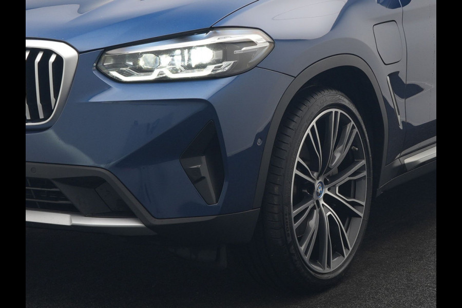 BMW X3 xDrive30e Business Edition Plus PHEV 293pk FACELIFT Dealer O.H. | Trekhaak Af Fabriek | Panodak | Head Up | Adaptive Cruise | Adaptief Onderstel | Lederen Sportstoelen Memory & Ventilatie | Camera | Keyless | Apple Carplay | Navigatie | Virtual | Plug In