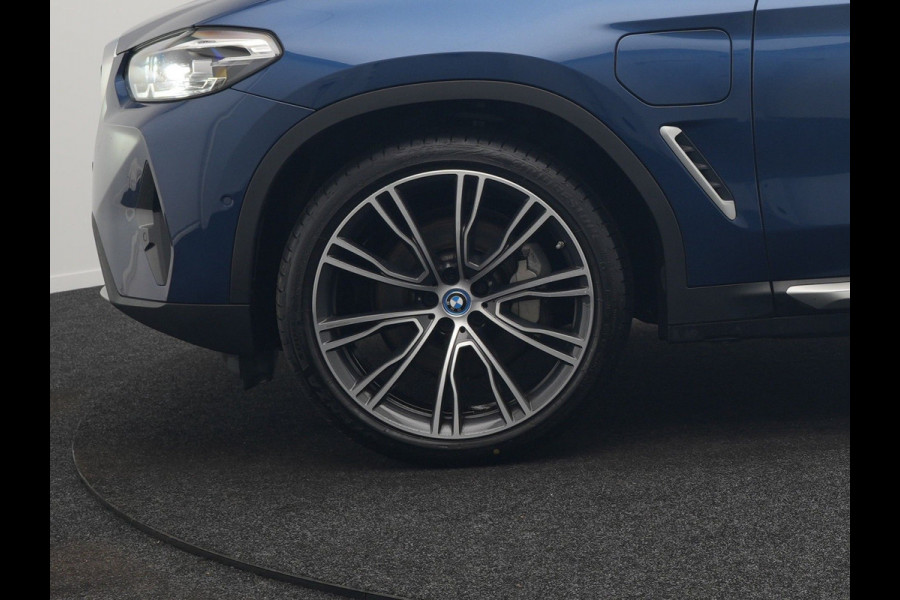 BMW X3 xDrive30e Business Edition Plus PHEV 293pk FACELIFT Dealer O.H. | Trekhaak Af Fabriek | Panodak | Head Up | Adaptive Cruise | Adaptief Onderstel | Lederen Sportstoelen Memory & Ventilatie | Camera | Keyless | Apple Carplay | Navigatie | Virtual | Plug In