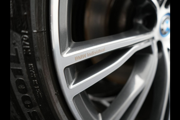 BMW X3 xDrive30e Business Edition Plus PHEV 293pk FACELIFT Dealer O.H. | Trekhaak Af Fabriek | Panodak | Head Up | Adaptive Cruise | Adaptief Onderstel | Lederen Sportstoelen Memory & Ventilatie | Camera | Keyless | Apple Carplay | Navigatie | Virtual | Plug In