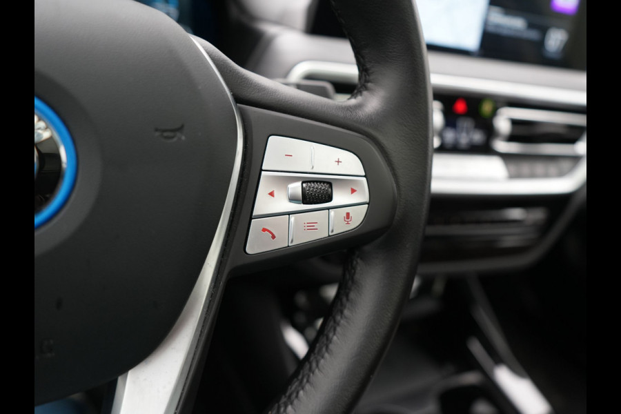 BMW X3 xDrive30e Business Edition Plus PHEV 293pk FACELIFT Dealer O.H. | Trekhaak Af Fabriek | Panodak | Head Up | Adaptive Cruise | Adaptief Onderstel | Lederen Sportstoelen Memory & Ventilatie | Camera | Keyless | Apple Carplay | Navigatie | Virtual | Plug In
